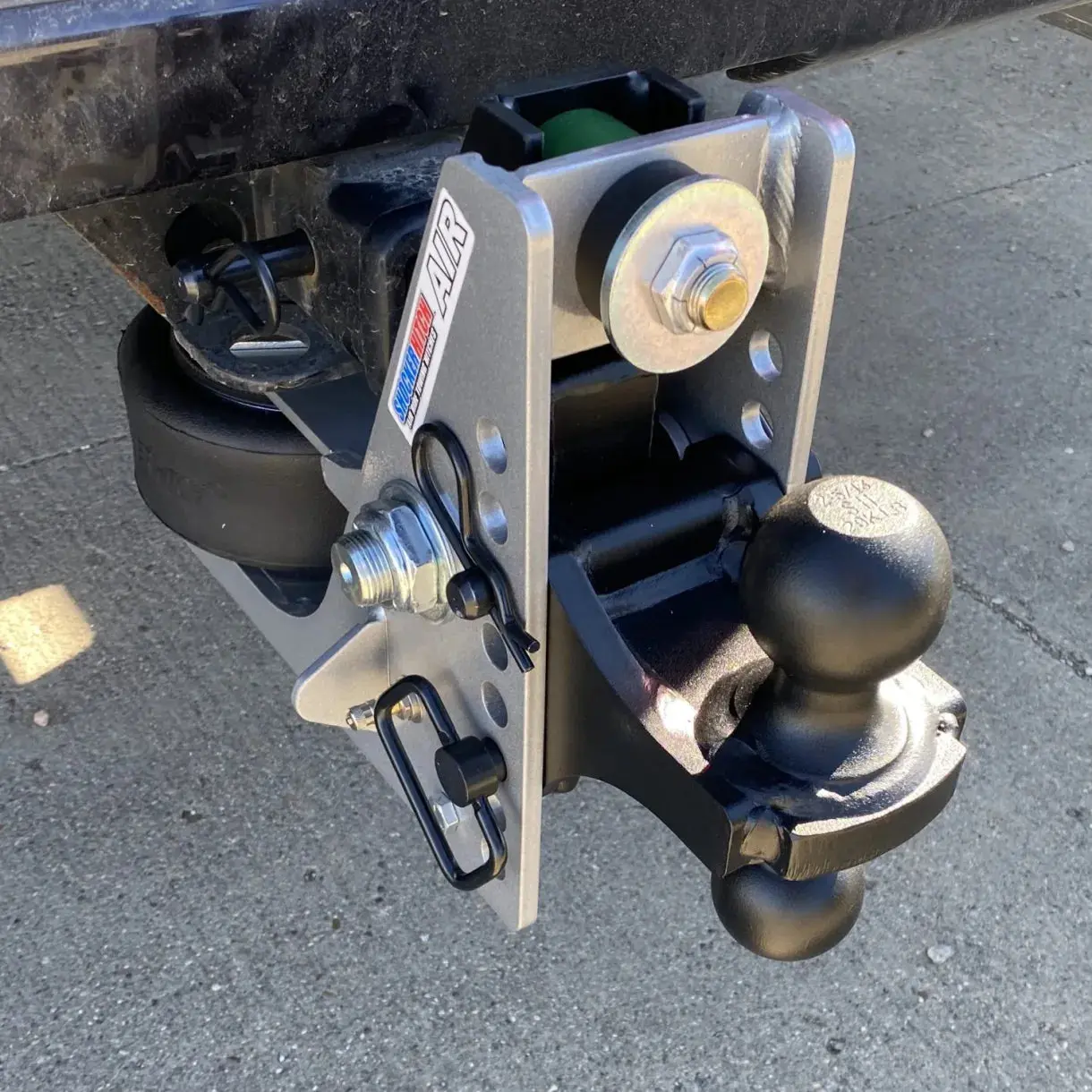 Shocker Aluminum Light Duty Air Hitch  w/ Black Combo Ball Mount - 10,000 lbs. GTW - Image 3