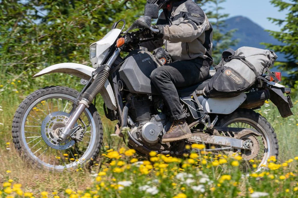 Coyote Saddlebag 39L – Giant Loop Rackless Adventure System (Black) - Image 16