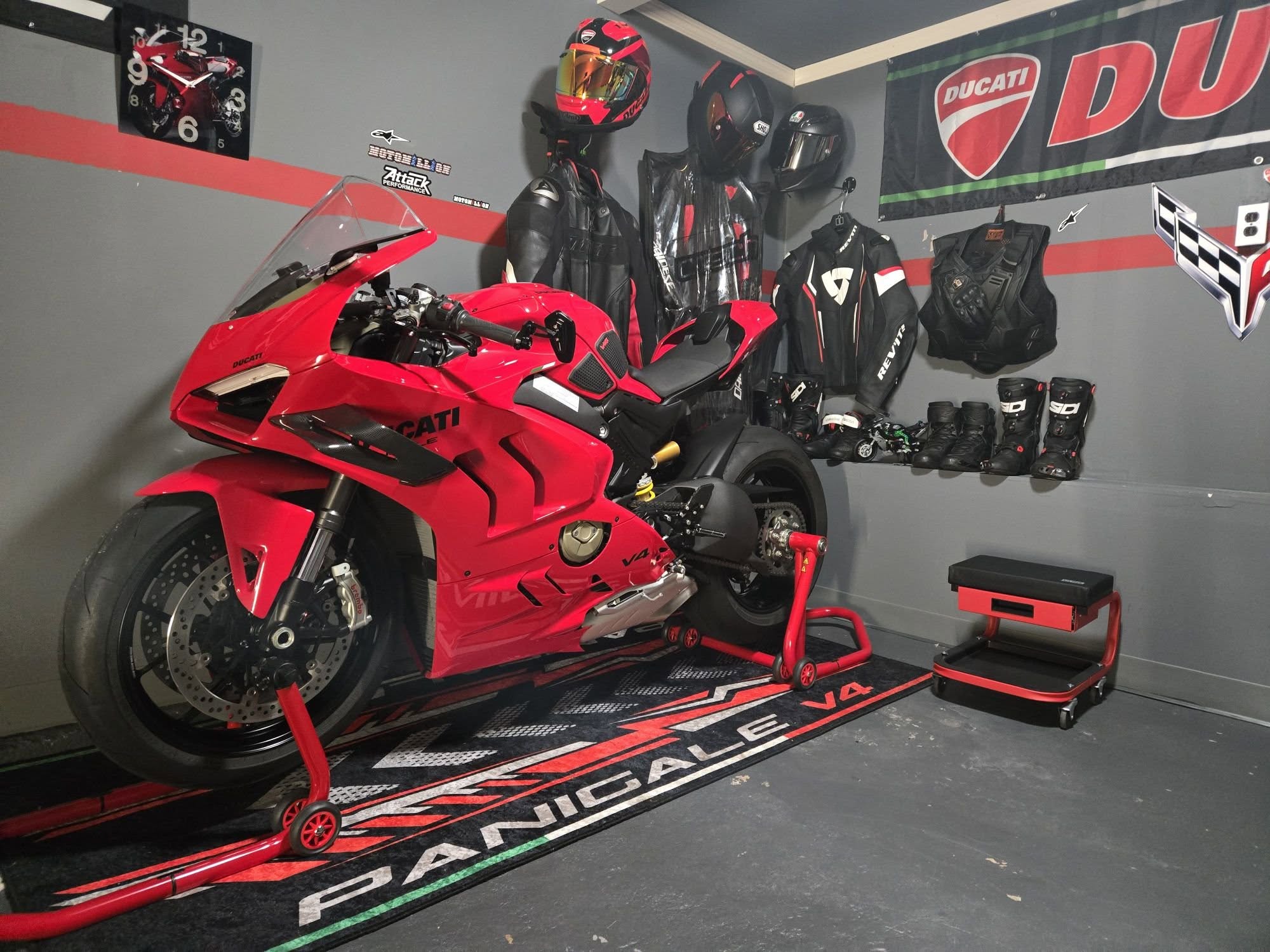 Designed Pit Mat for Ducati Panigale V4 Motorcycle - MM7187 - Image 8