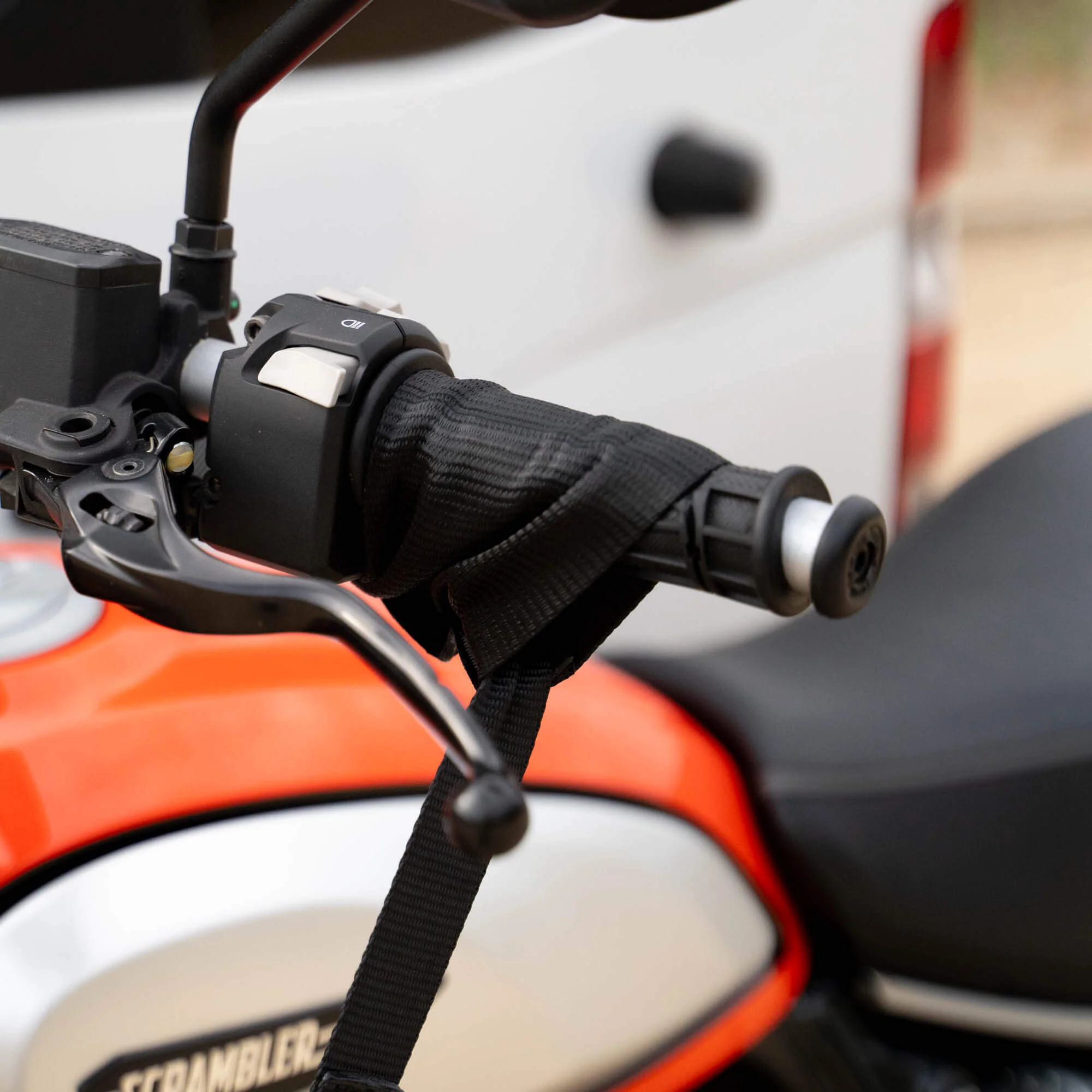 MotoTote HandleCuff Ratcheting Tie Downs - Image 8