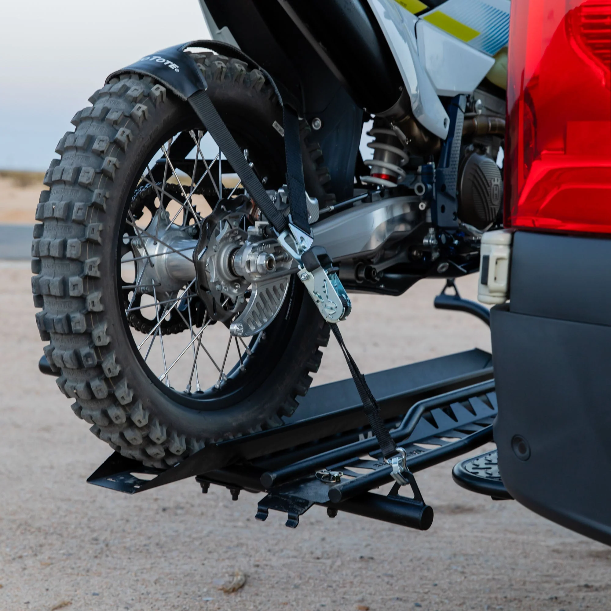 MotoTote Max Motorcycle Hitch Carrier - Image 7