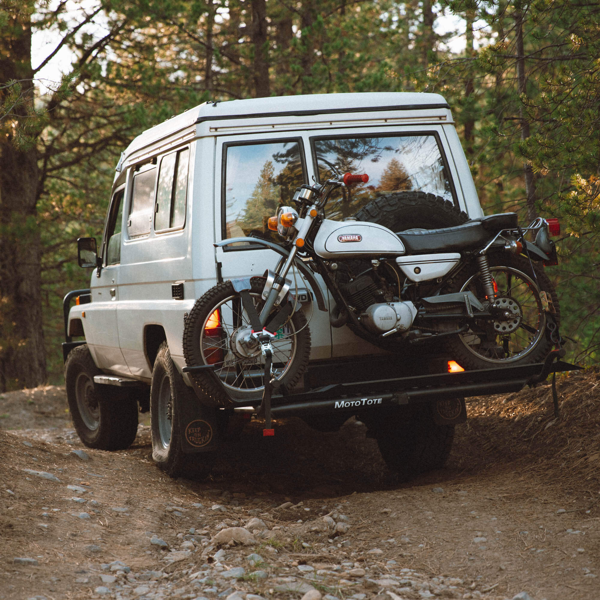 MotoTote Max Motorcycle Hitch Carrier - Image 8