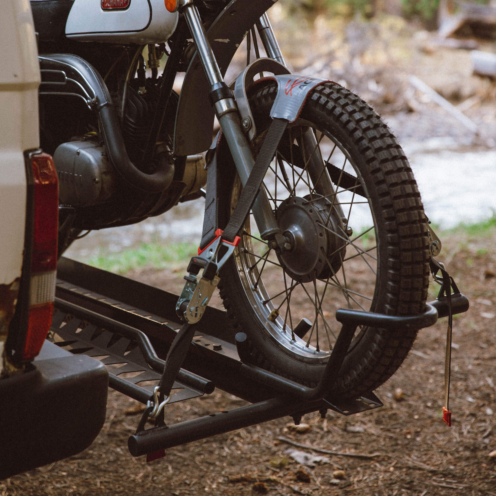 MotoTote Max Motorcycle Hitch Carrier - Image 9