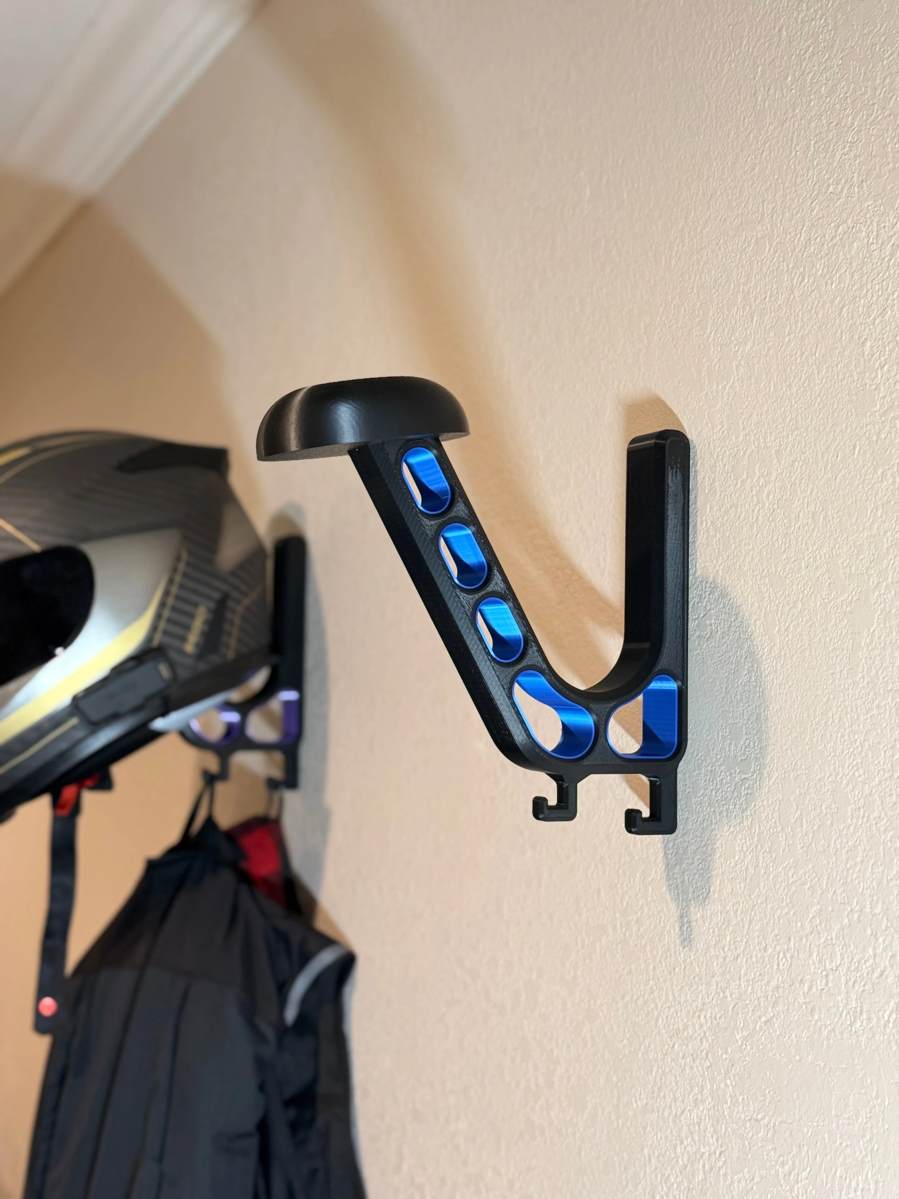 Motorcycle Helmet Wall Mount – Universal Helmet Hook for Any Bike - Image 16