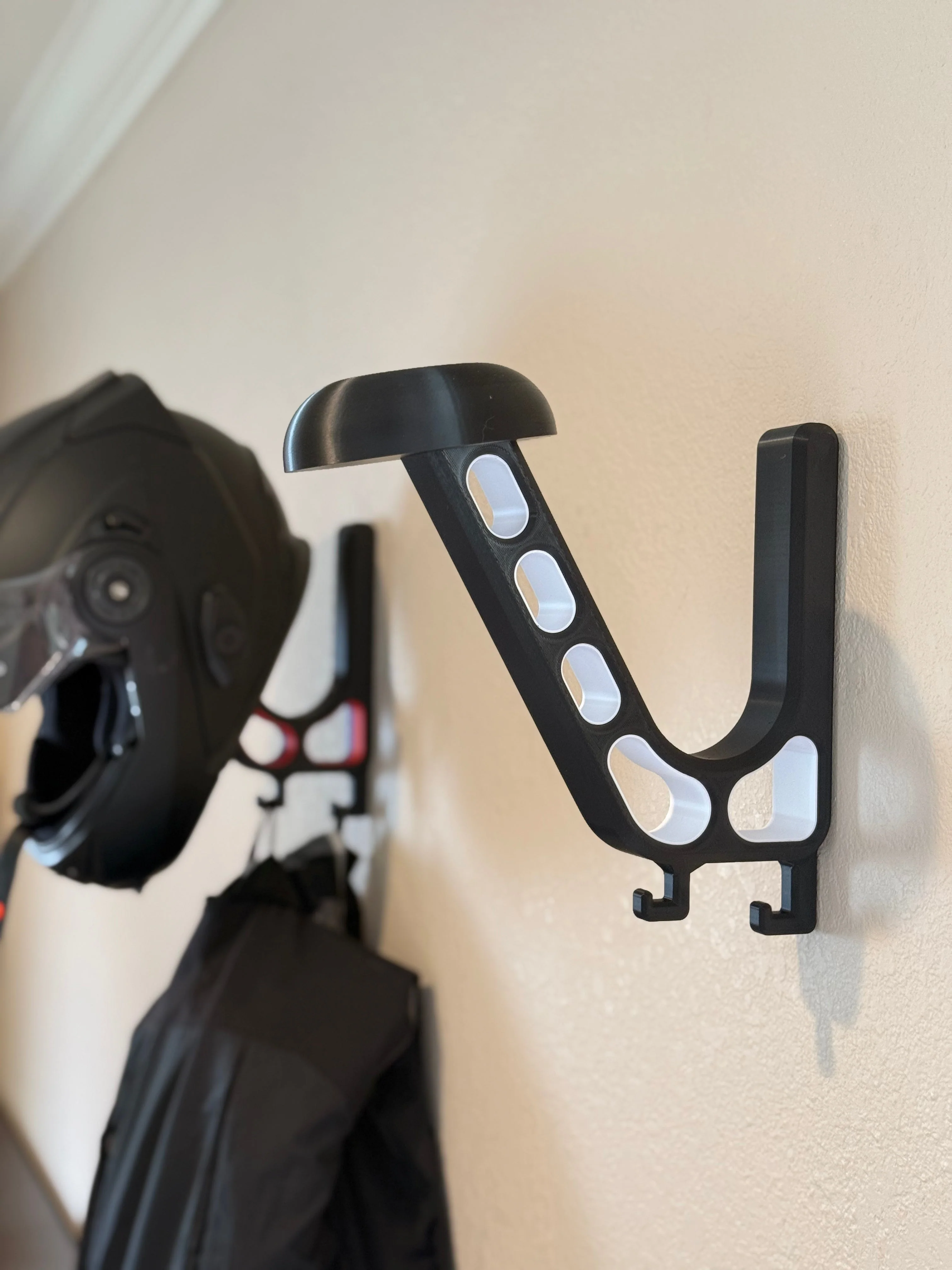Motorcycle Helmet Wall Mount – Universal Helmet Hook for Any Bike - Image 23