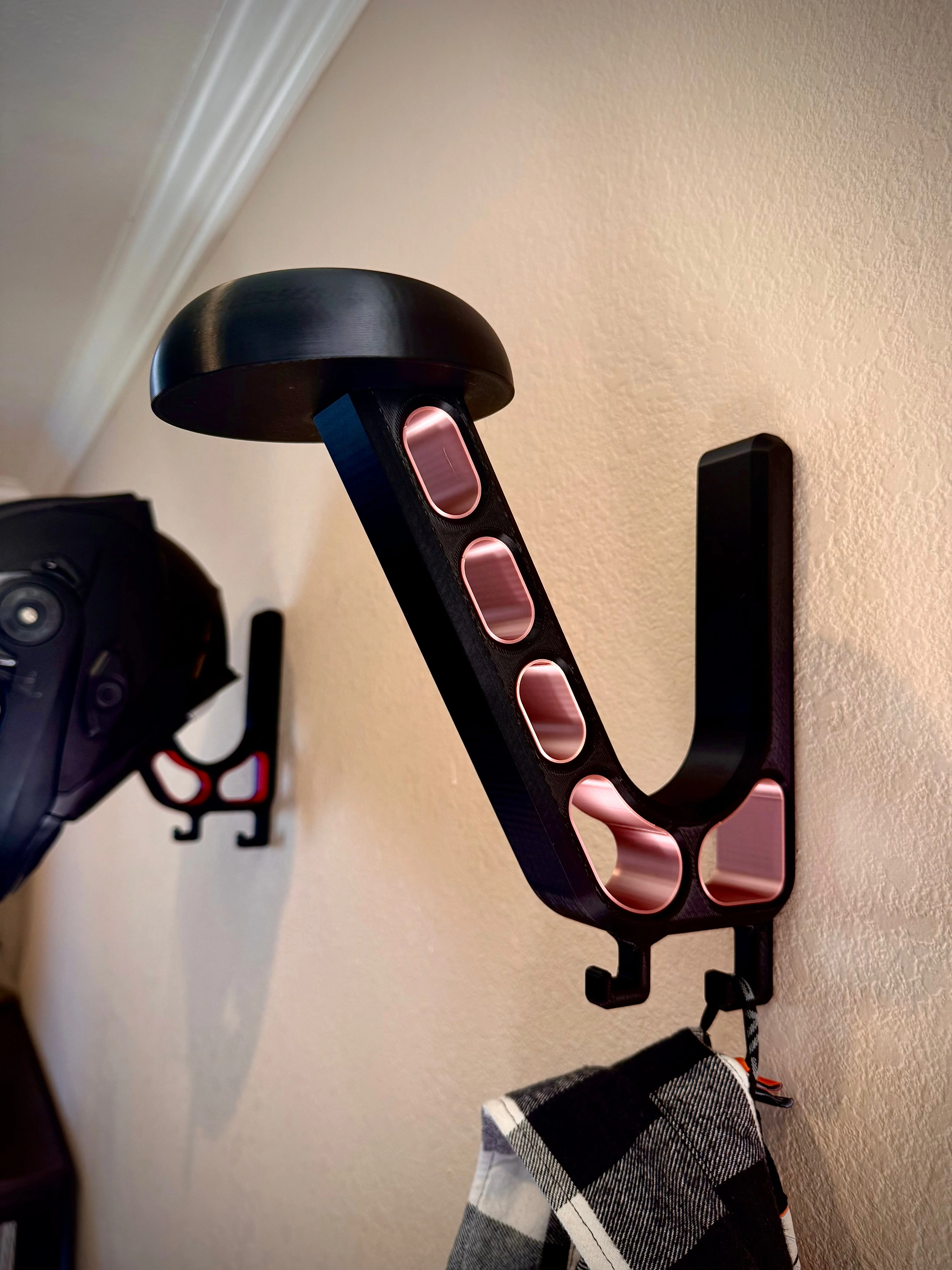 Motorcycle Helmet Wall Mount – Universal Helmet Hook for Any Bike - Image 25