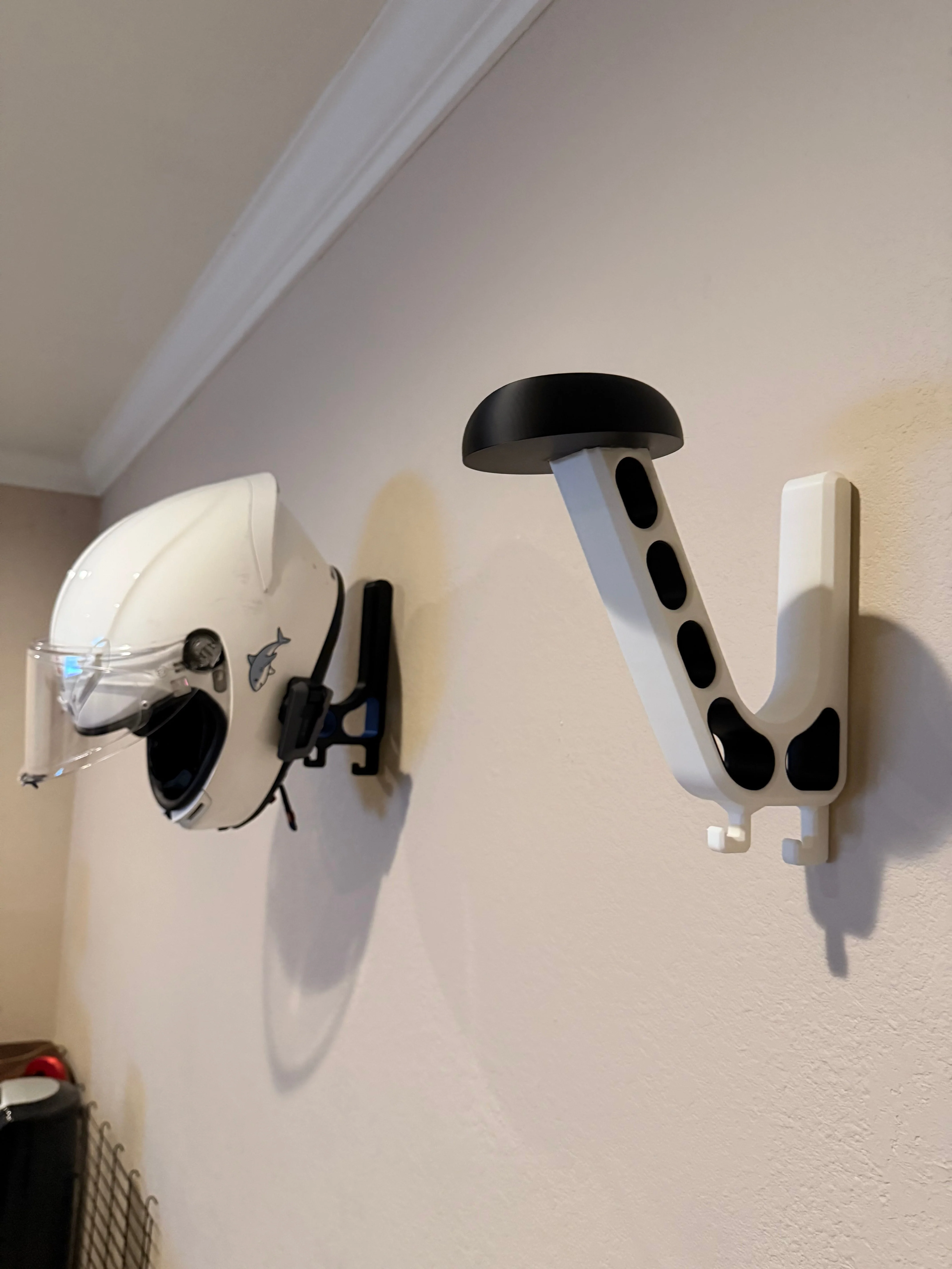 Motorcycle Helmet Wall Mount – Universal Helmet Hook for Any Bike - Image 9