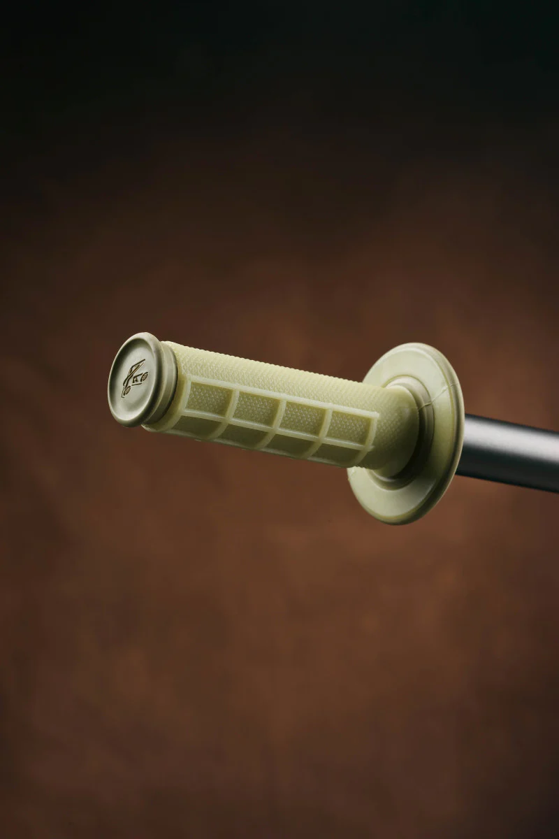 Renthal MX Dual Compound Grips 1/2 Waffle - Kevlar - Image 2