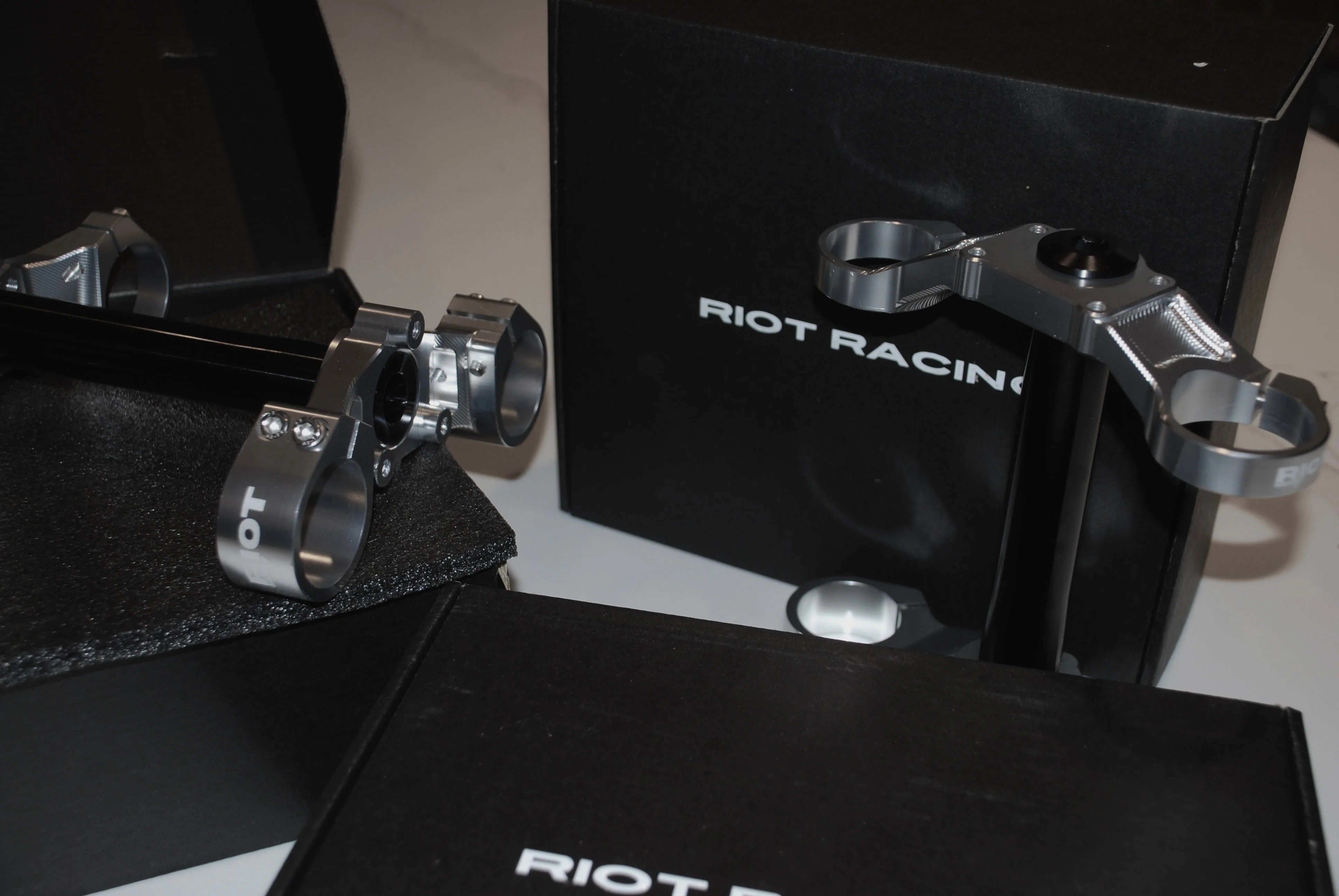 Riot Drop Crown for Surron (STOCK KKE FORKS) - Image 13