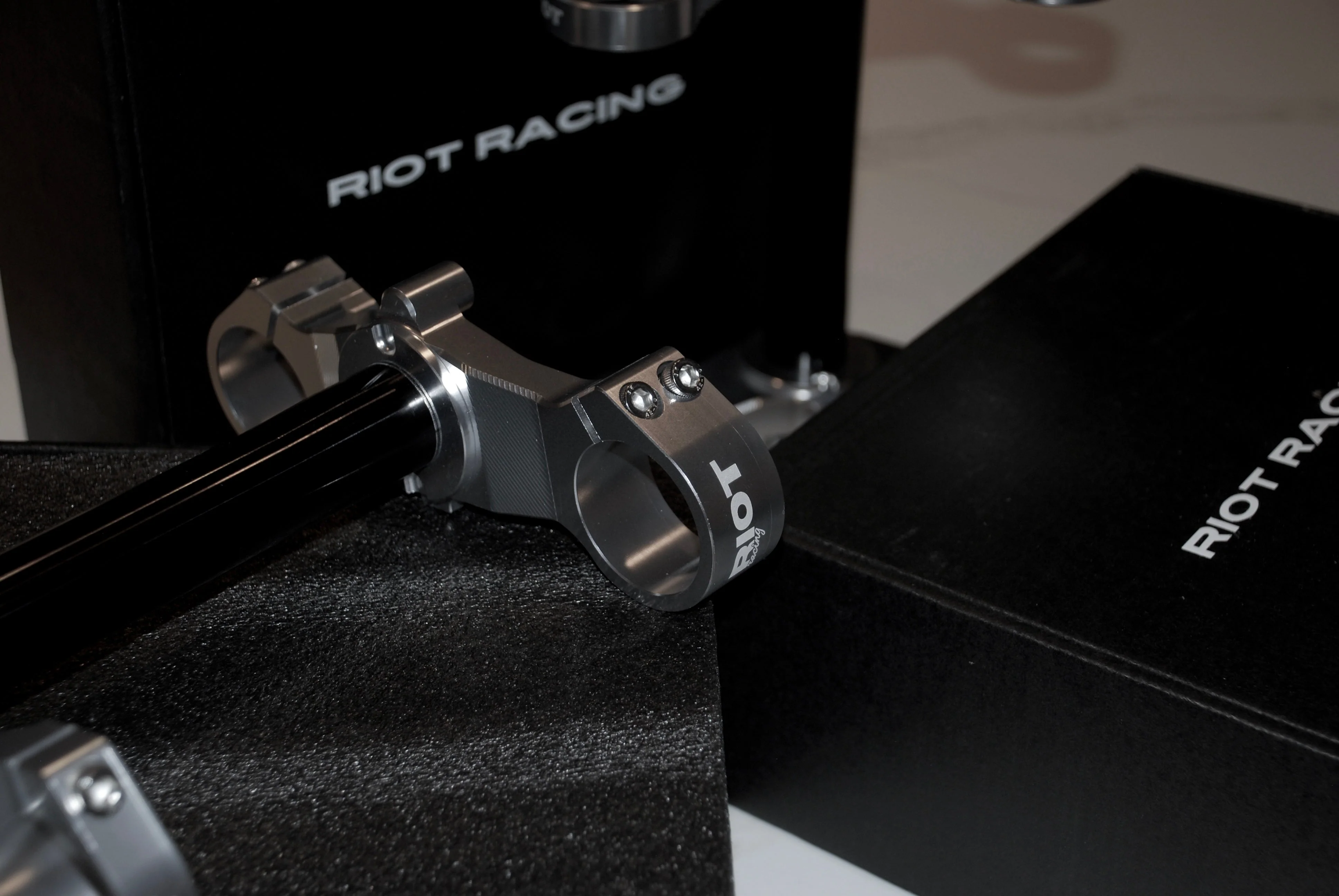 Riot Drop Crown for Surron (STOCK KKE FORKS) - Image 15