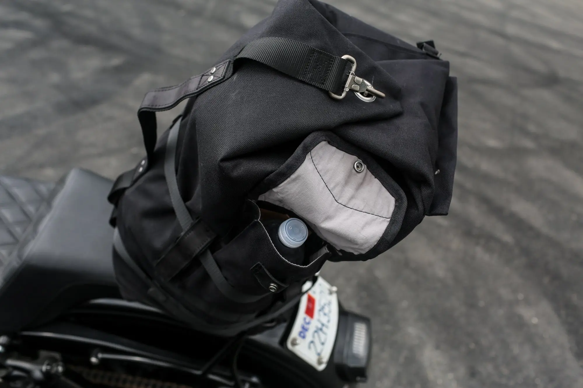 Burley Sissy Bar Bag - Black - Image 5