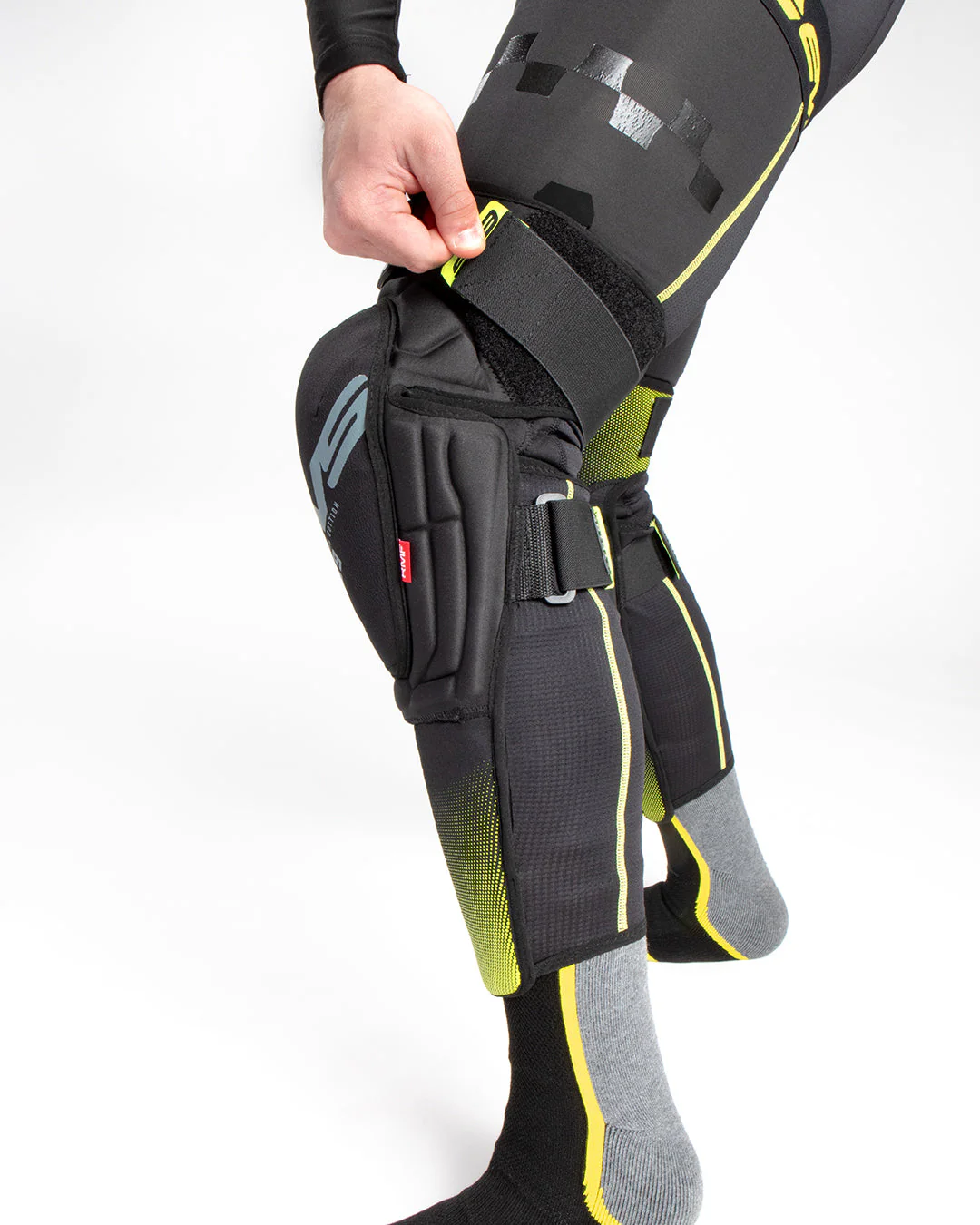 EVS TP199 Knee Guard - Image 5