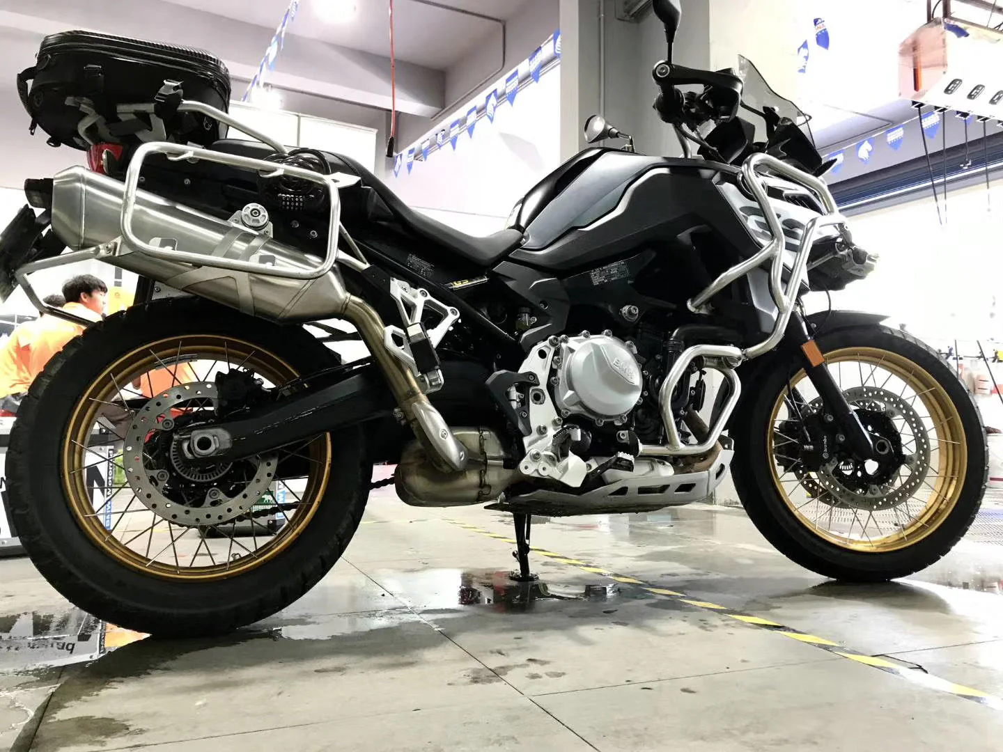 VMX-Racing 19in. 17in. Tubeless Wheels Fit For BMW F750GS 2019-2024 Gold GLM Rims - Image 3
