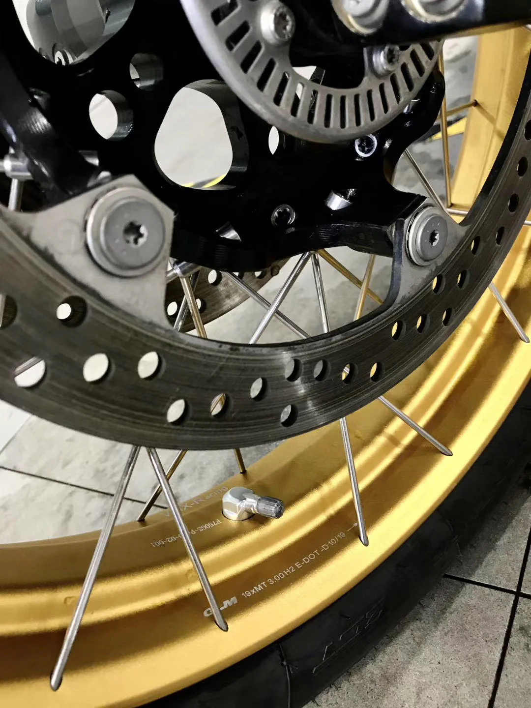 VMX-Racing 19in. 17in. Tubeless Wheels Fit For BMW F750GS 2019-2024 Gold GLM Rims - Image 6